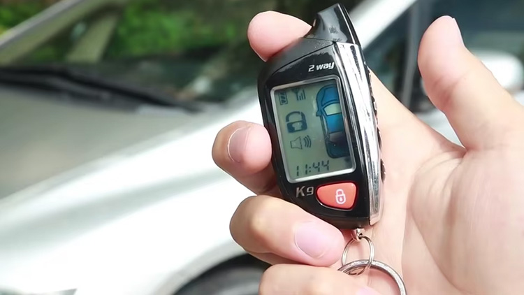آشنایی با انواع ریموت دزدگیر 4 انواع-ریموت-دزدگیر-ماشین